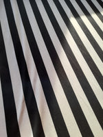 Monochrome vertical stripe jersey